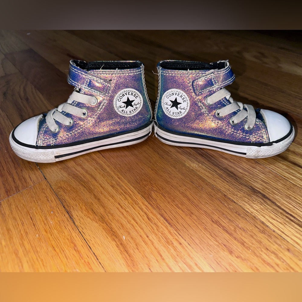High top converse size 5 - excellent condition